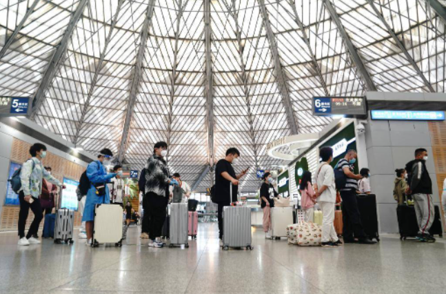 <b>上海三大火车站恢复运行 列车班次有序增加</b>